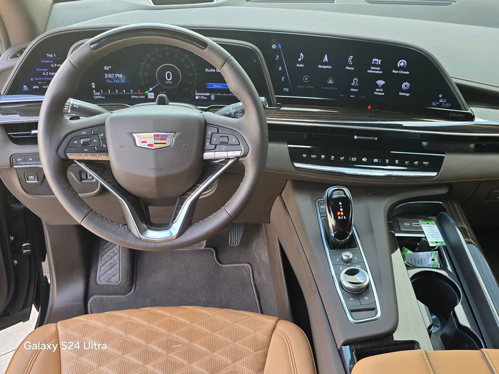 Used 2024 Cadillac Escalade Premium Luxury AWD/4WD image 21