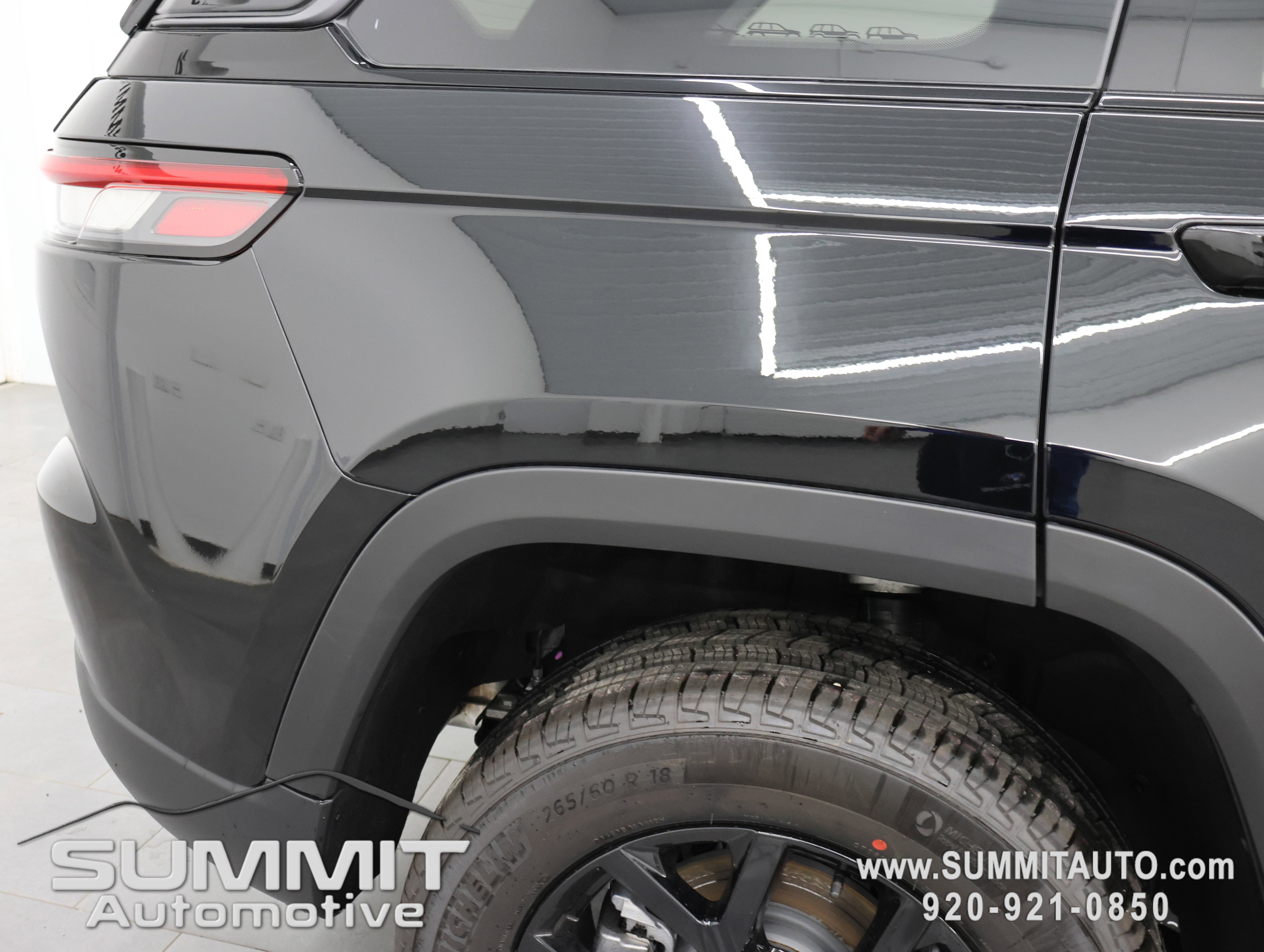 New 2026 Jeep Grand Cherokee Altitude AWD/4WD image 23