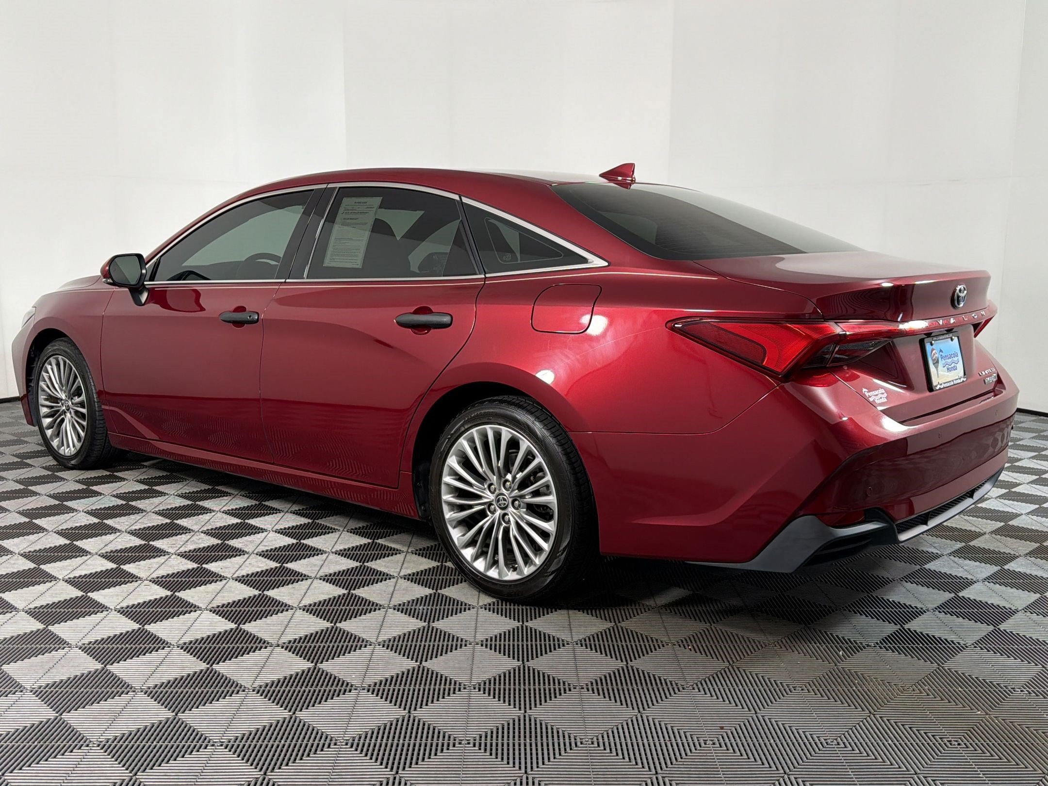 Used 2022 Toyota Avalon Limited w/ Advanced Safety Package FWD image 2