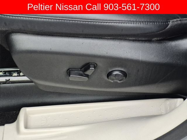 Used 2024 Chrysler Pacifica Limited FWD image 21