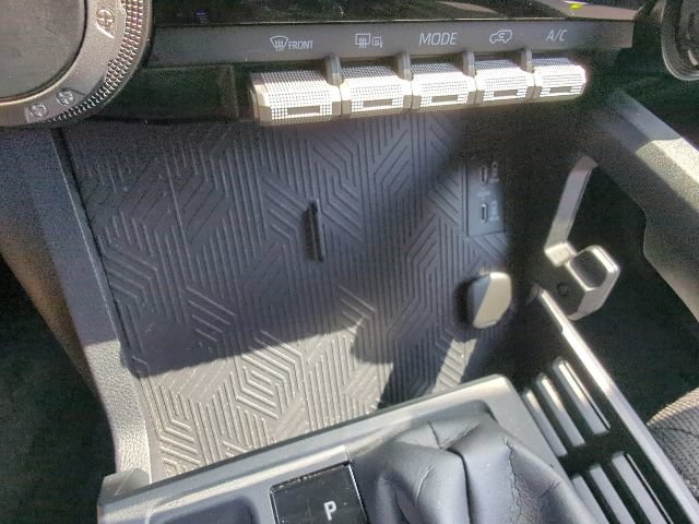 Used 2025 Toyota 4Runner SR5 AWD/4WD image 18