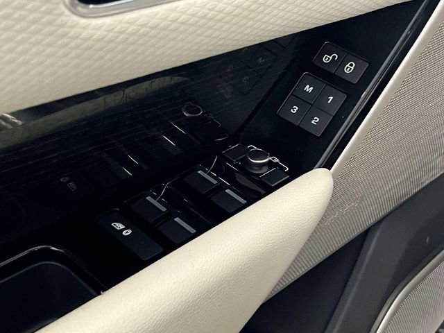 Used 2018 Land Rover Range Rover Velar R-Dynamic SE AWD/4WD image 16