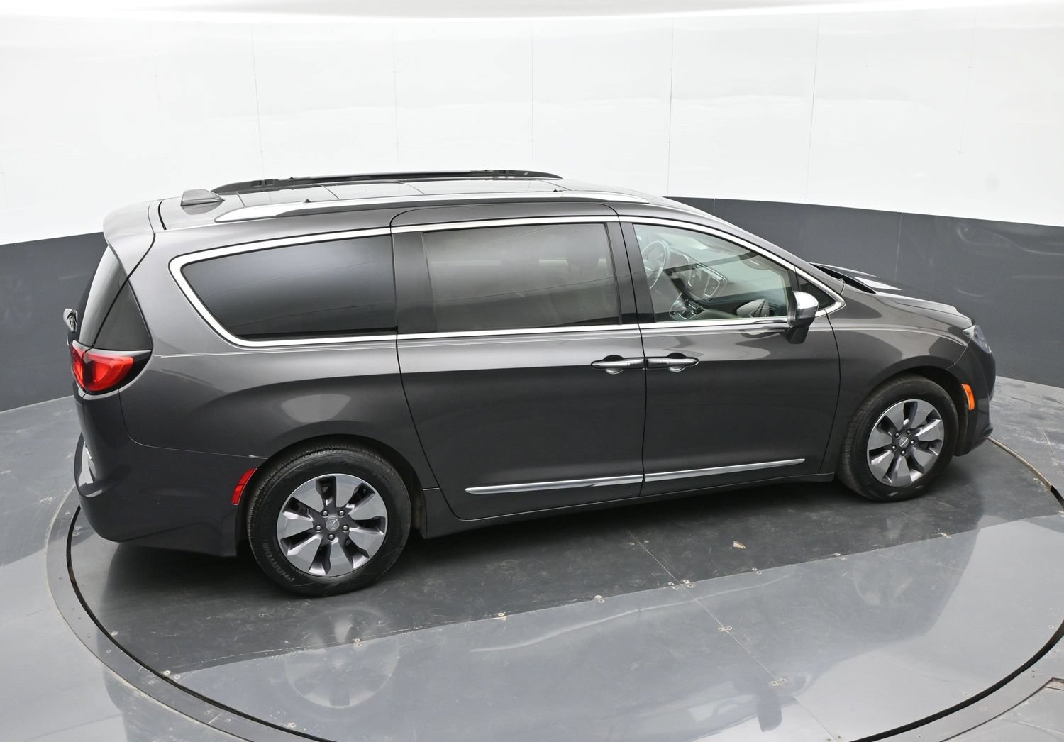 Used 2018 Chrysler Pacifica Limited w/ Advanced Safetytec Group FWD image 34