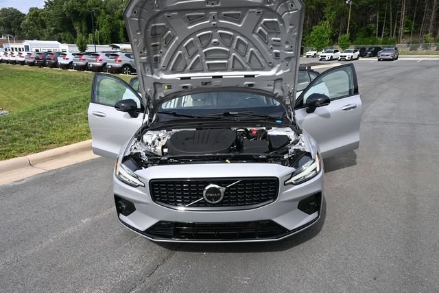 Used 2025 Volvo S60 B5 Plus AWD/4WD image 40