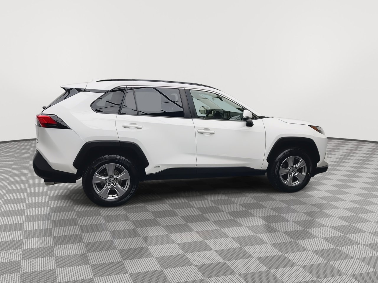 Used 2022 Toyota RAV4 XLE w/ XLE Grade Weather Package AWD/4WD image 37