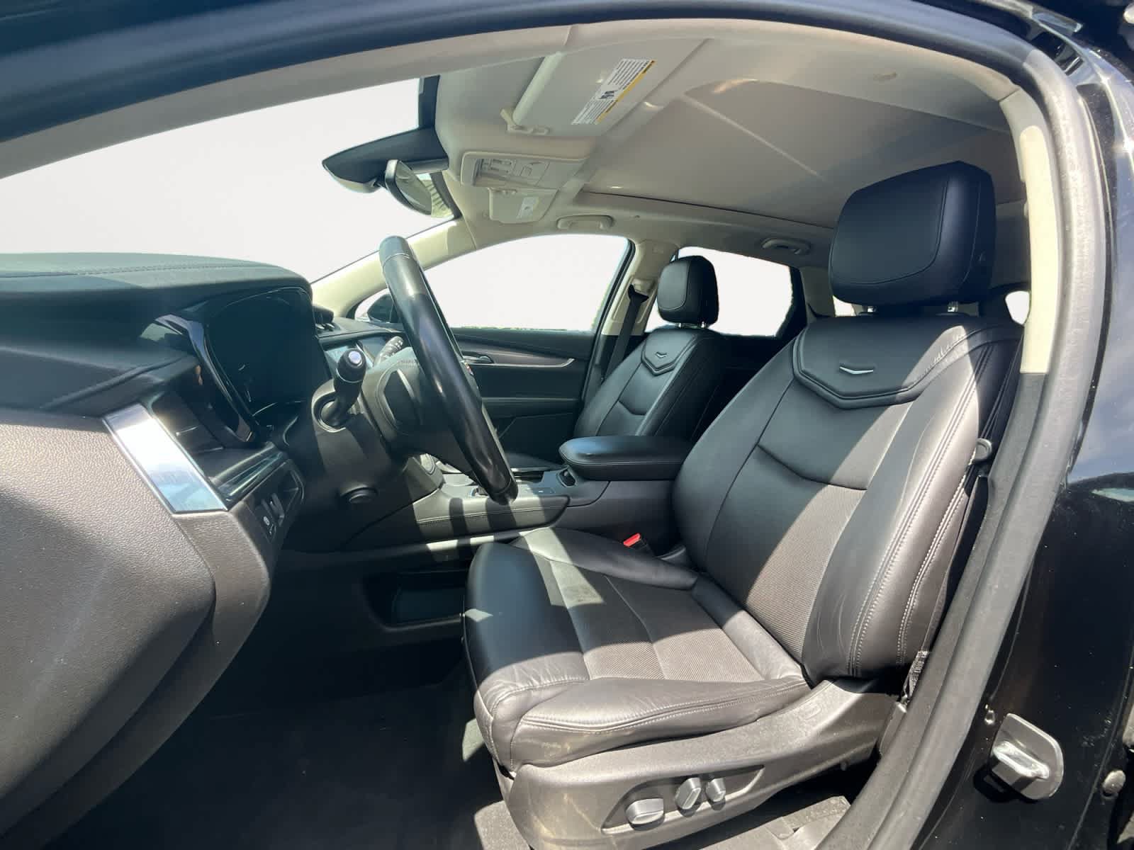 Used 2019 Cadillac XT5 Luxury FWD image 2