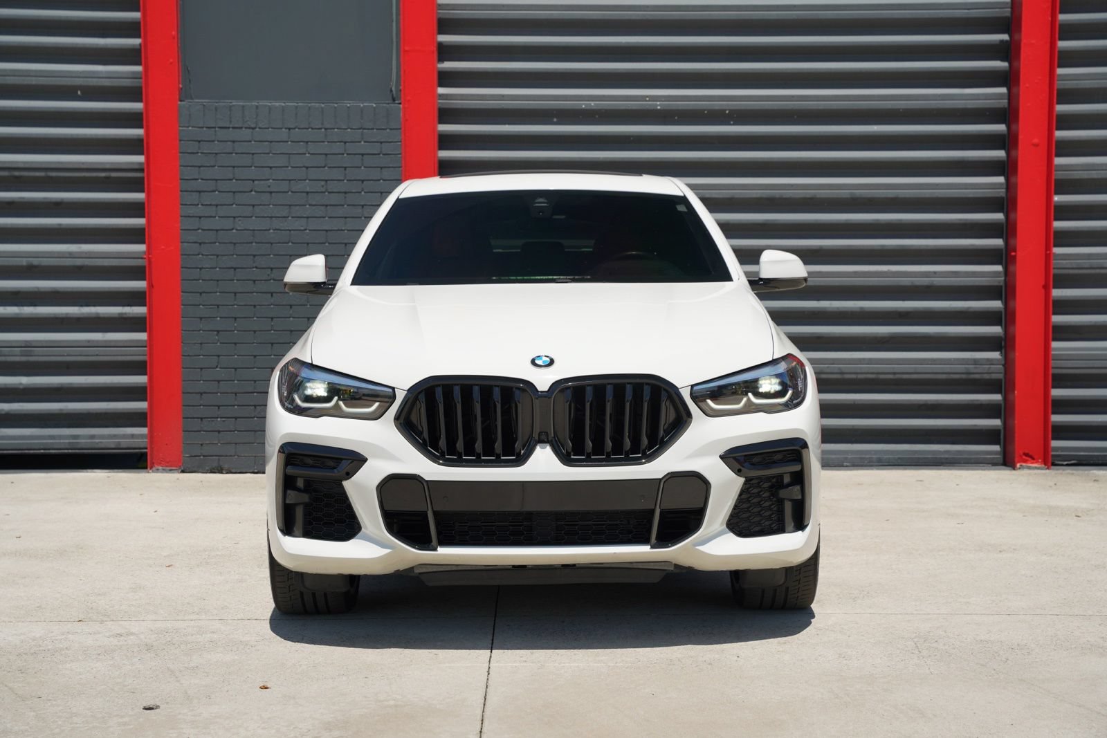 Used 2023 BMW X6 xDrive40i w/ M Sport Package AWD/4WD image 2
