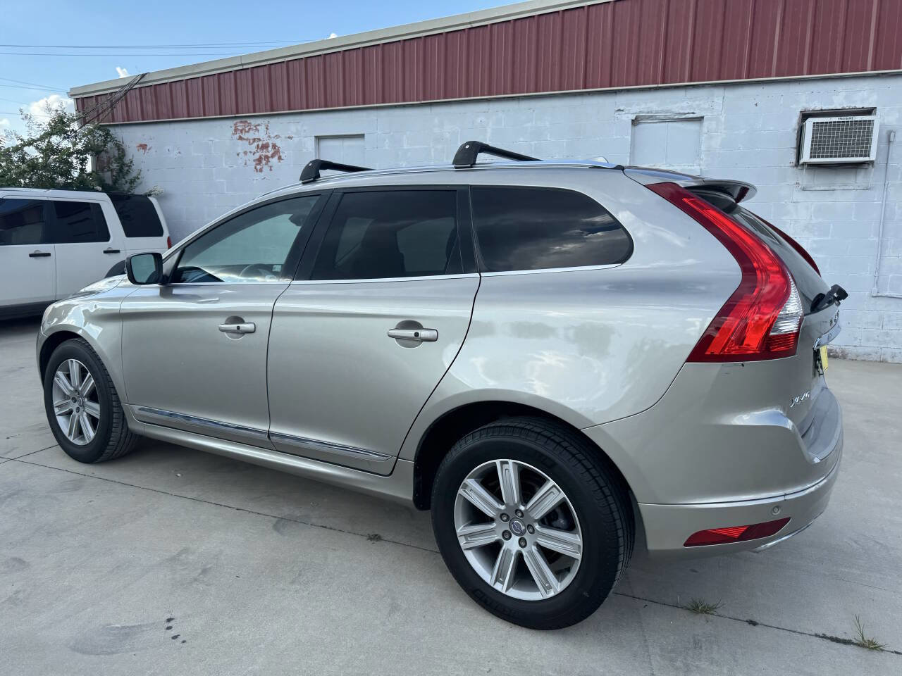 Used 2016 Volvo XC60 T6 w/ Proximity Package image 6