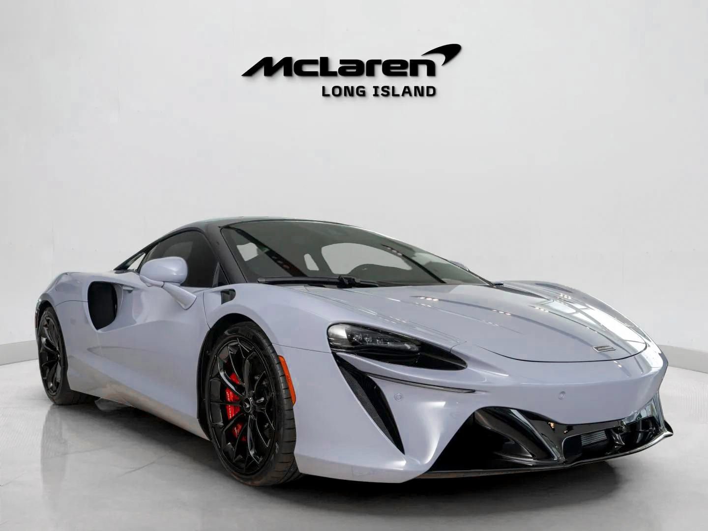 Used 2023 McLaren Artura RWD image 4