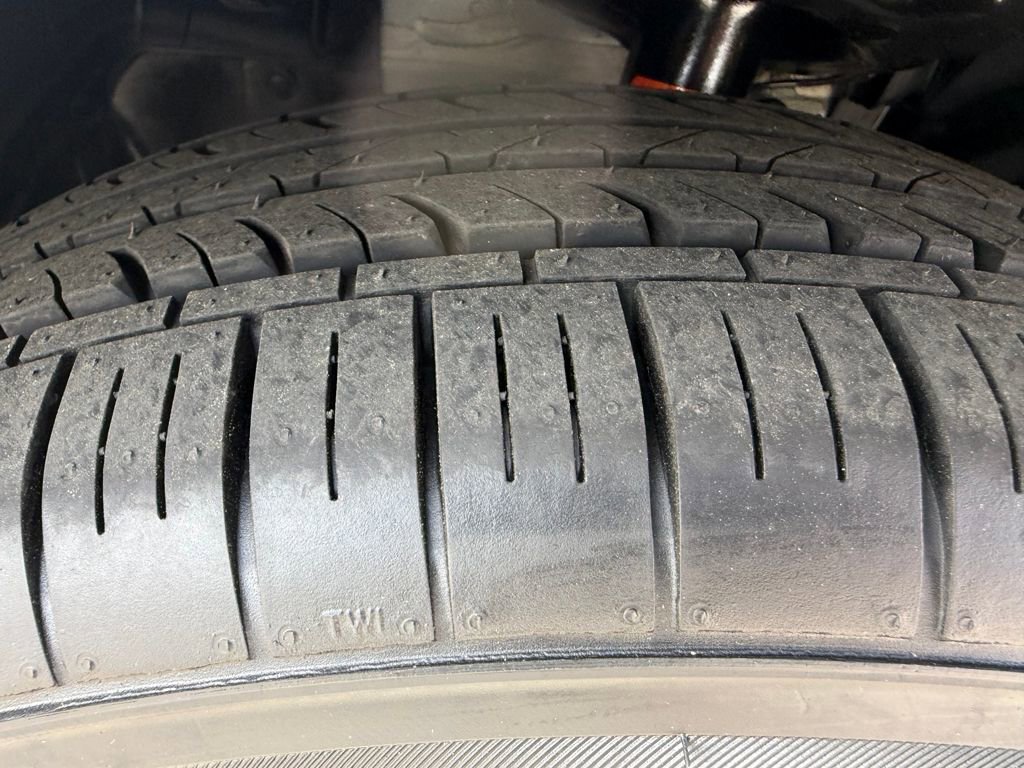 Used 2025 Nissan Sentra SV image 28