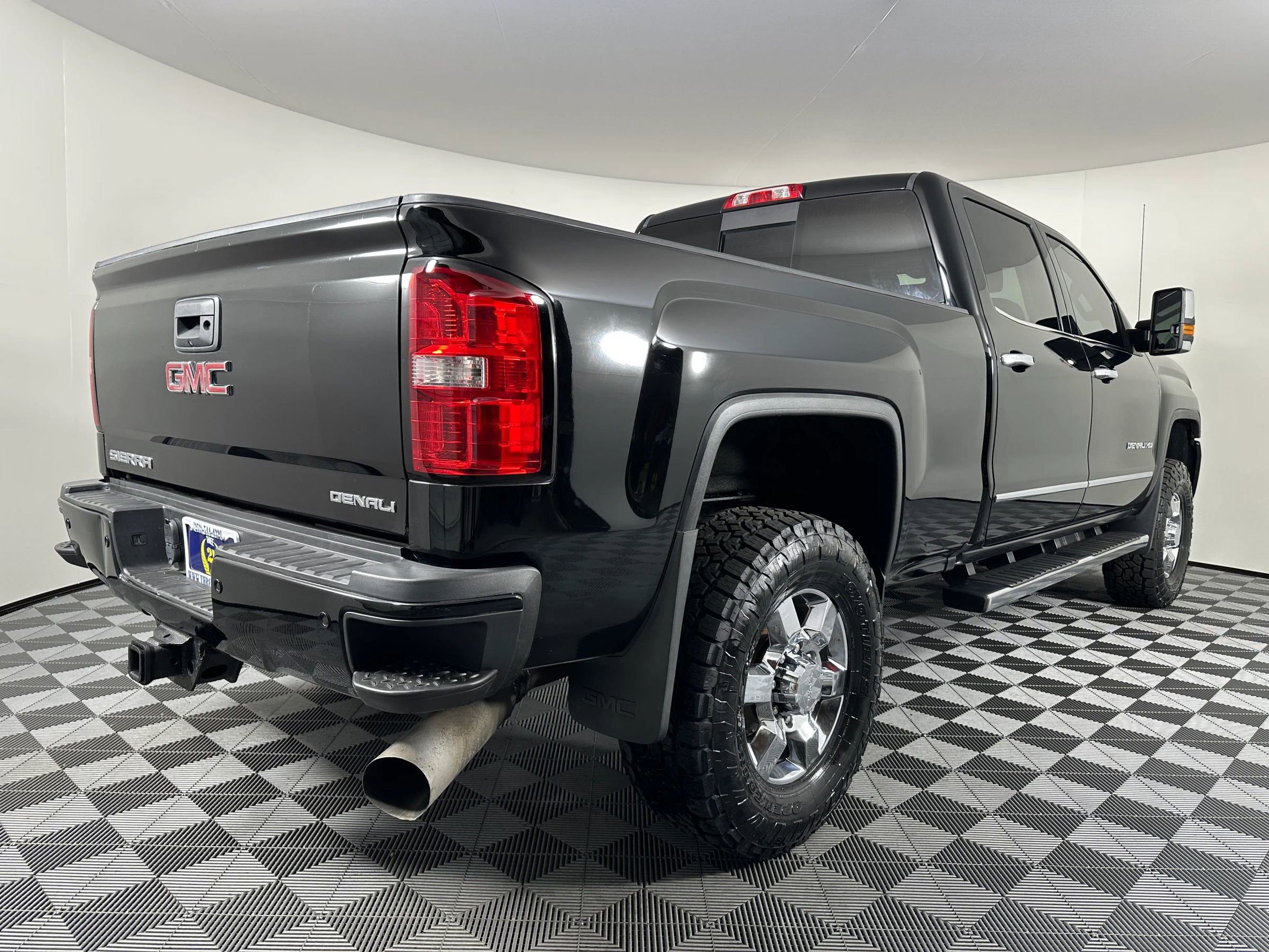 Used 2017 GMC Sierra 3500 Denali image 9