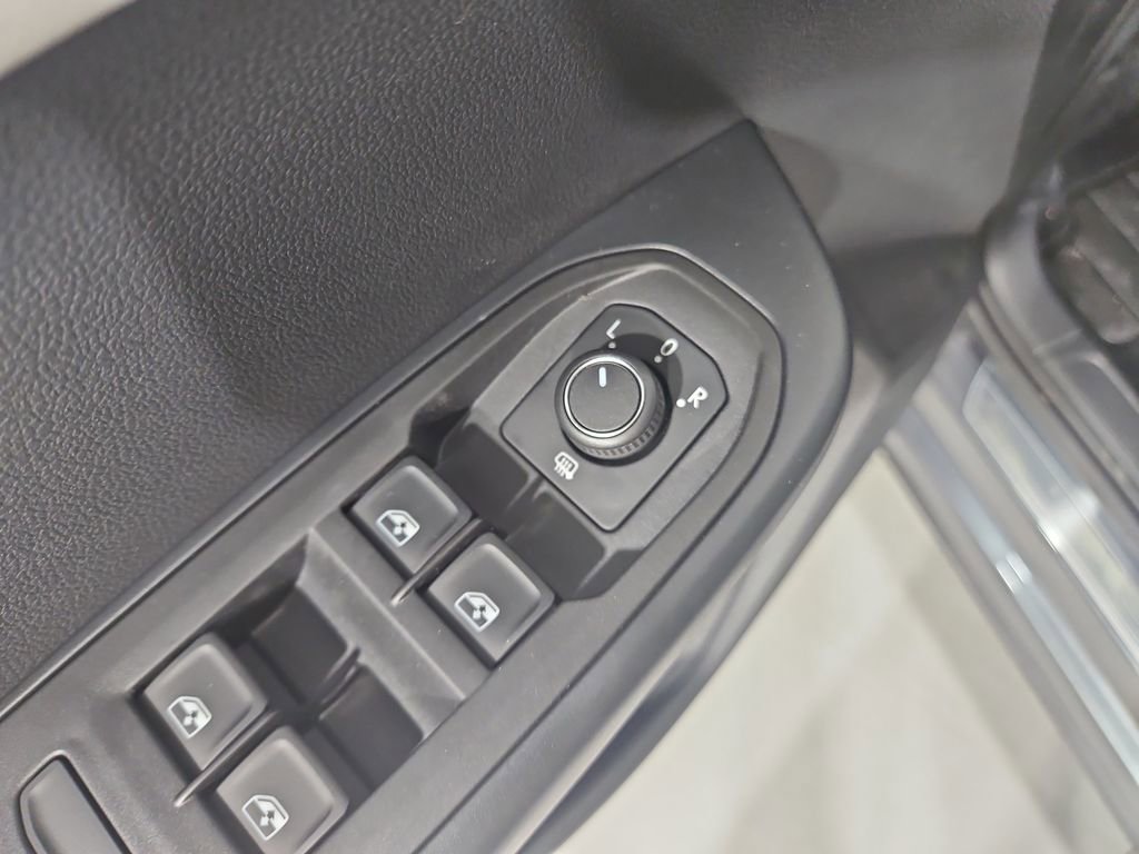 New 2026 Volkswagen Taos SE image 11