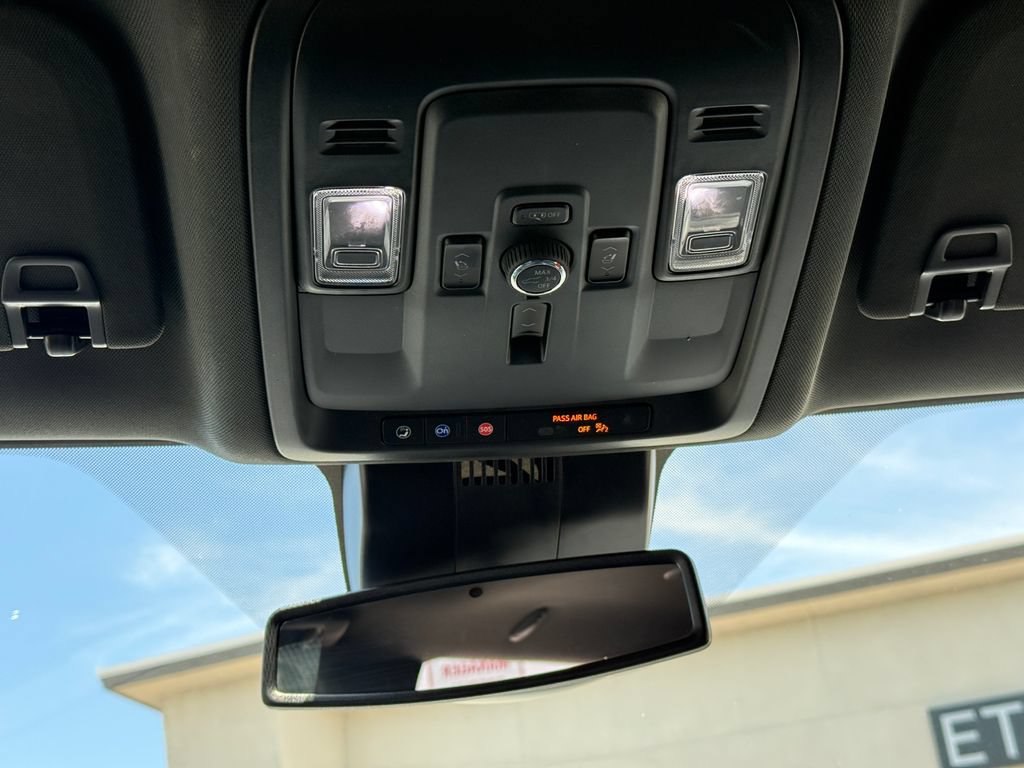 Used 2025 Chevrolet Tahoe Premier AWD/4WD image 21