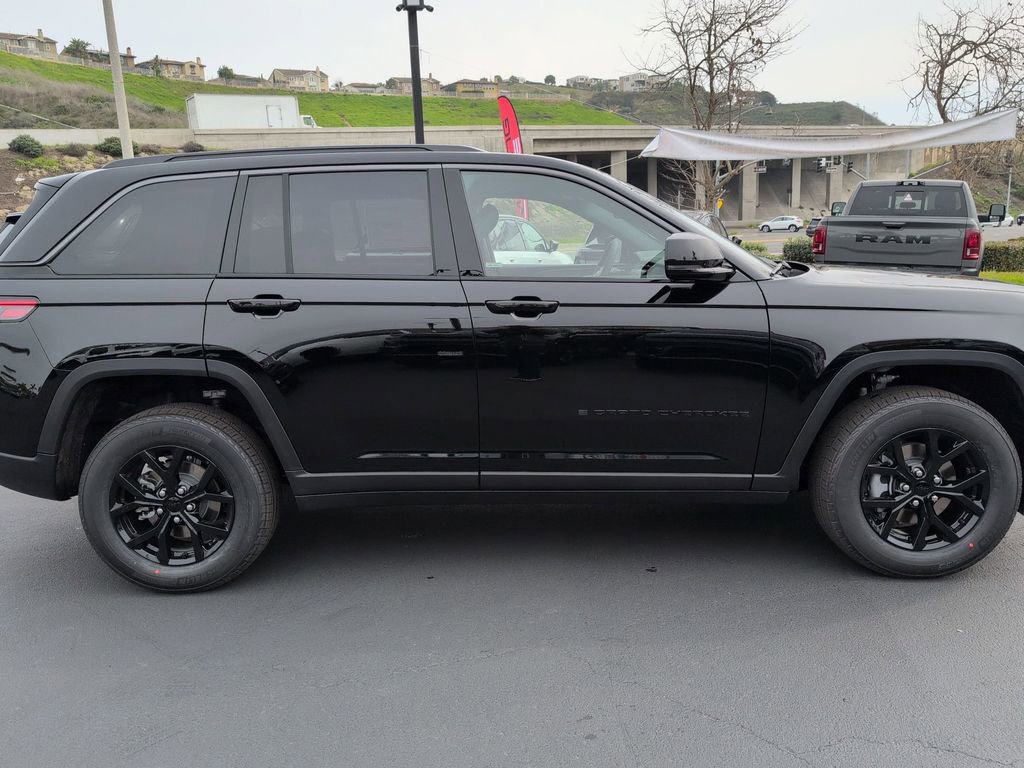 New 2026 Jeep Grand Cherokee Altitude RWD image 4