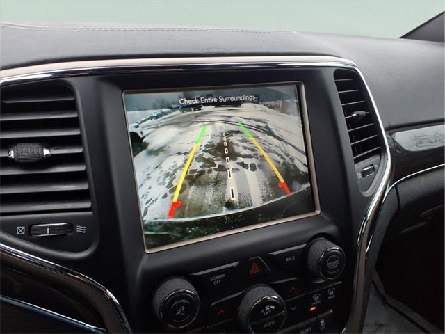 Used 2017 Jeep Grand Cherokee Overland w/ Jeep Active Safety Group image 22