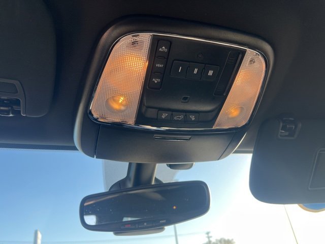 Used 2020 Jeep Grand Cherokee Altitude image 24