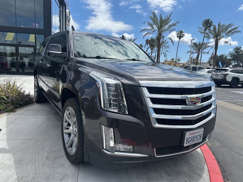 Used 2018 Cadillac Escalade ESV Premium Luxury image 28