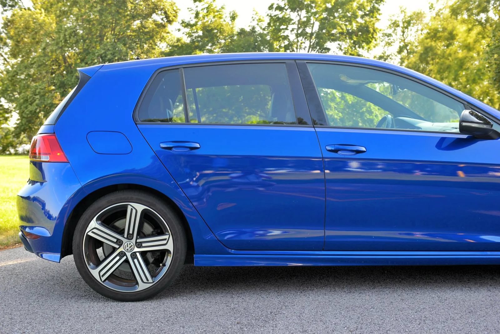 Used 2015 Volkswagen Golf R 4-Door AWD/4WD image 12