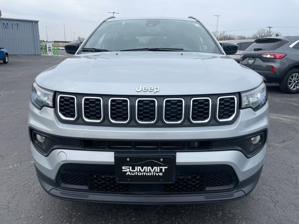 Used 2024 Jeep Compass Latitude image 23