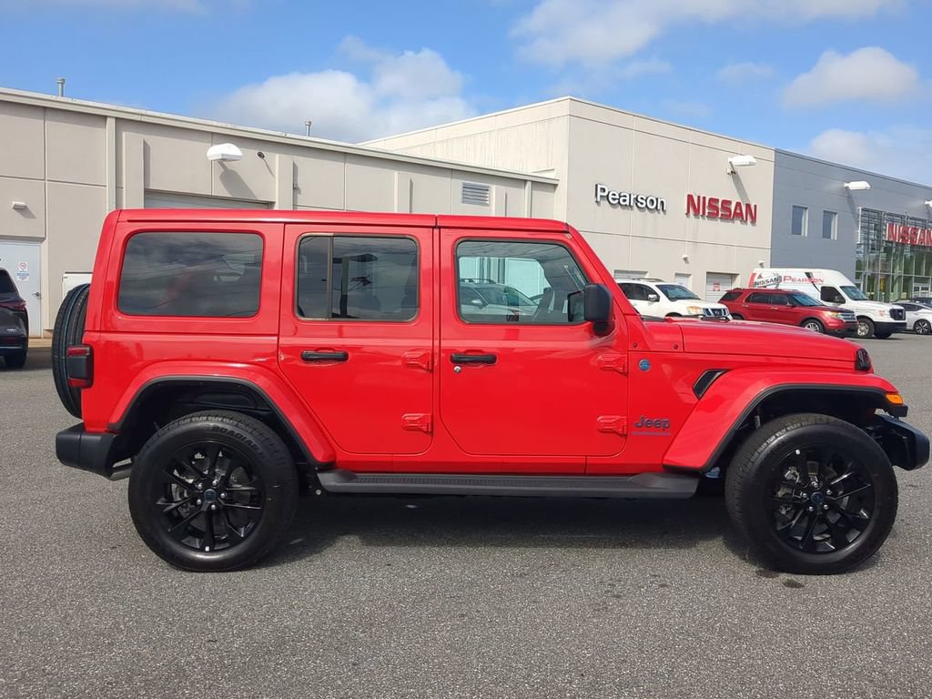Used 2025 Jeep Wrangler Unlimited Sahara AWD/4WD image 3