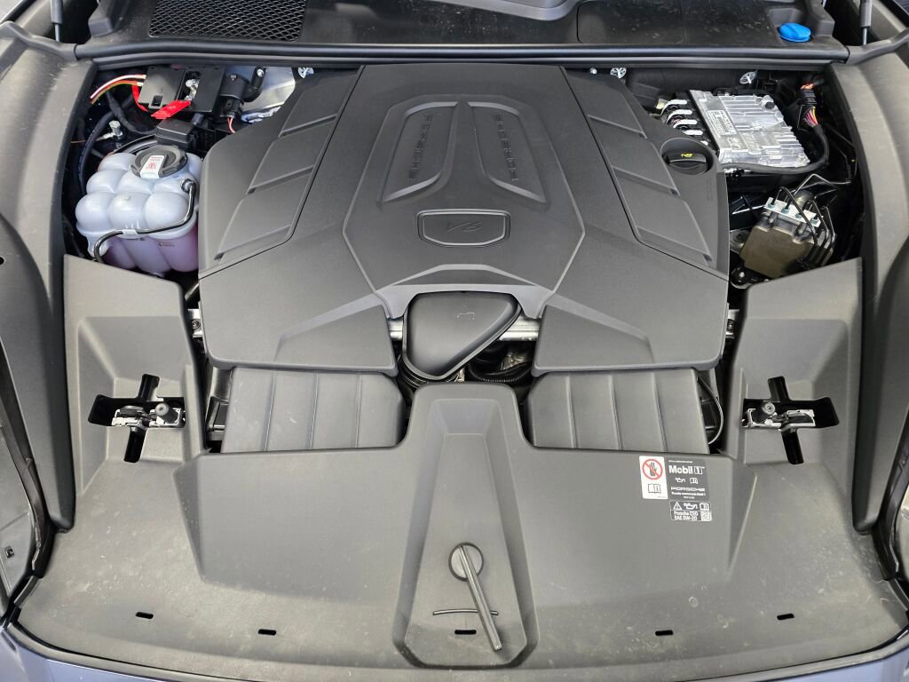 New 2025 Porsche Cayenne image 12