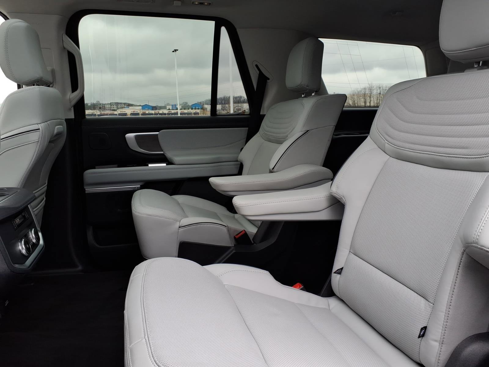 Certified 2025 Ford Expedition Platinum w/ Platinum Ultimate Package image 9