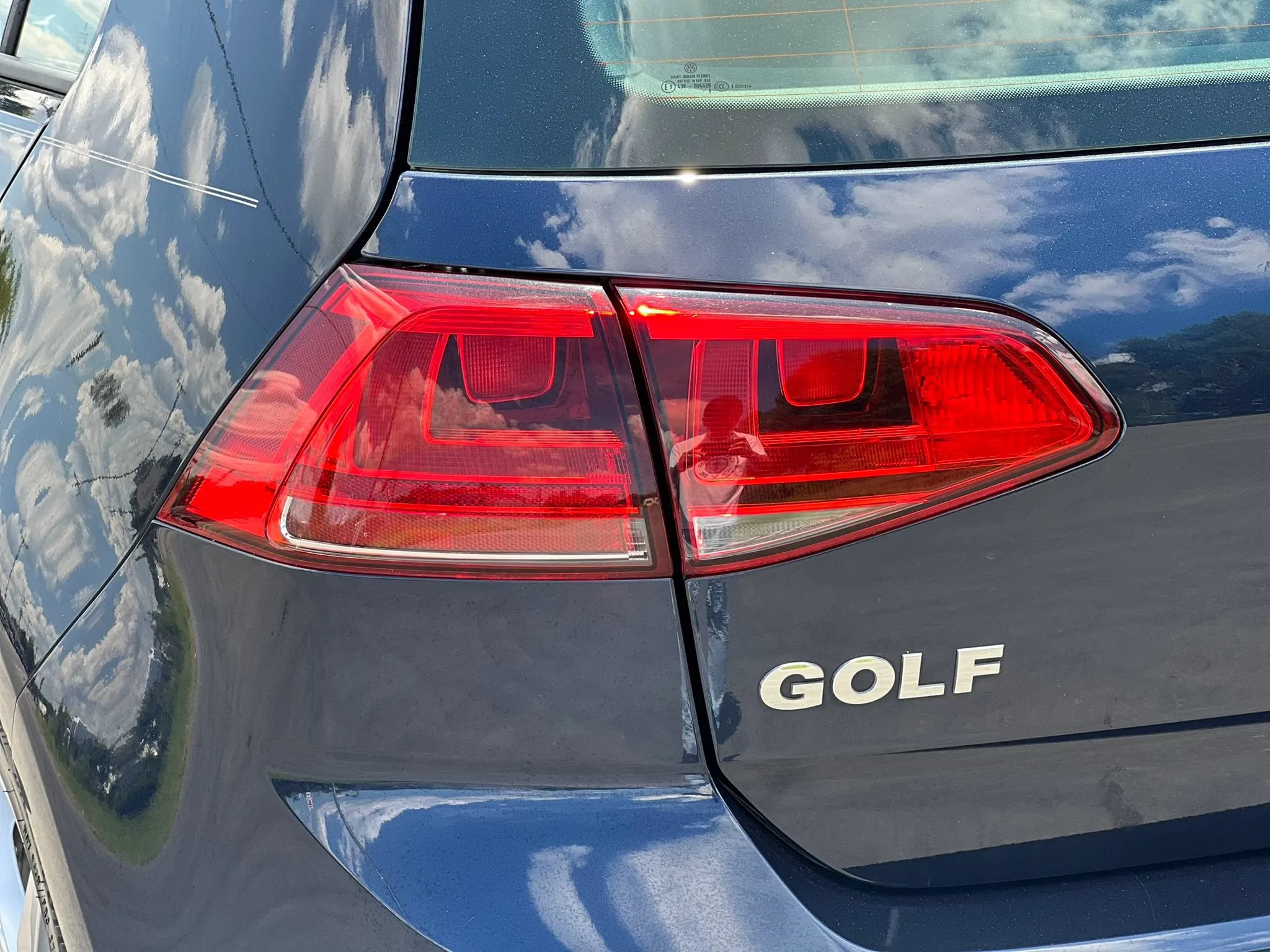 Used 2015 Volkswagen Golf 4-Door FWD image 10