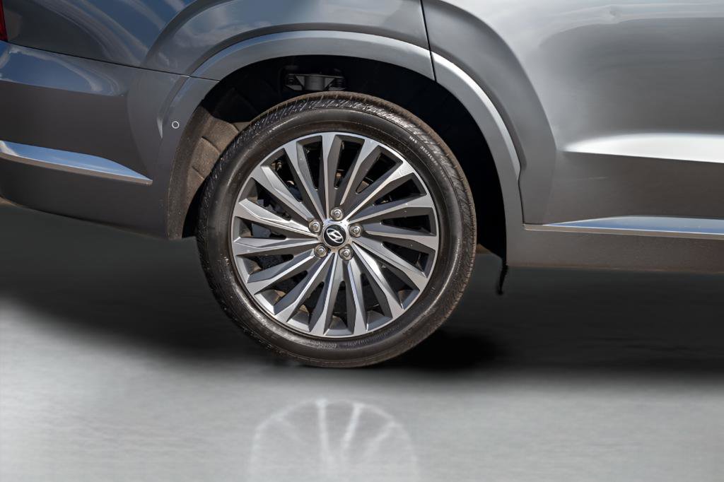 Used 2024 Hyundai Palisade Calligraphy image 11