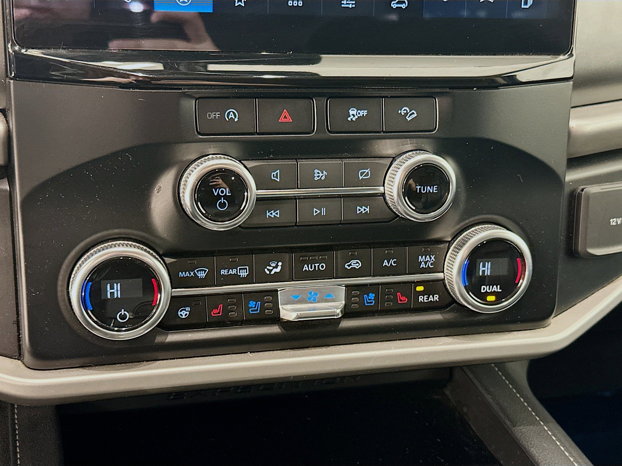 Used 2024 Ford Expedition XLT image 24