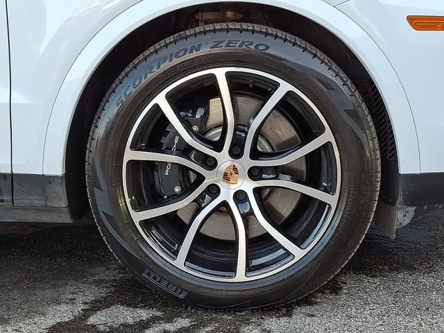 Certified 2026 Porsche Cayenne E-Hybrid Coupe AWD/4WD image 12