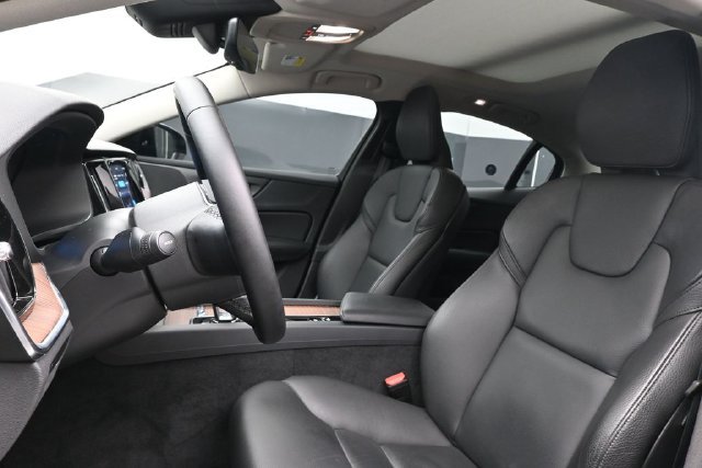 Used 2025 Volvo S60 B5 Plus FWD image 10