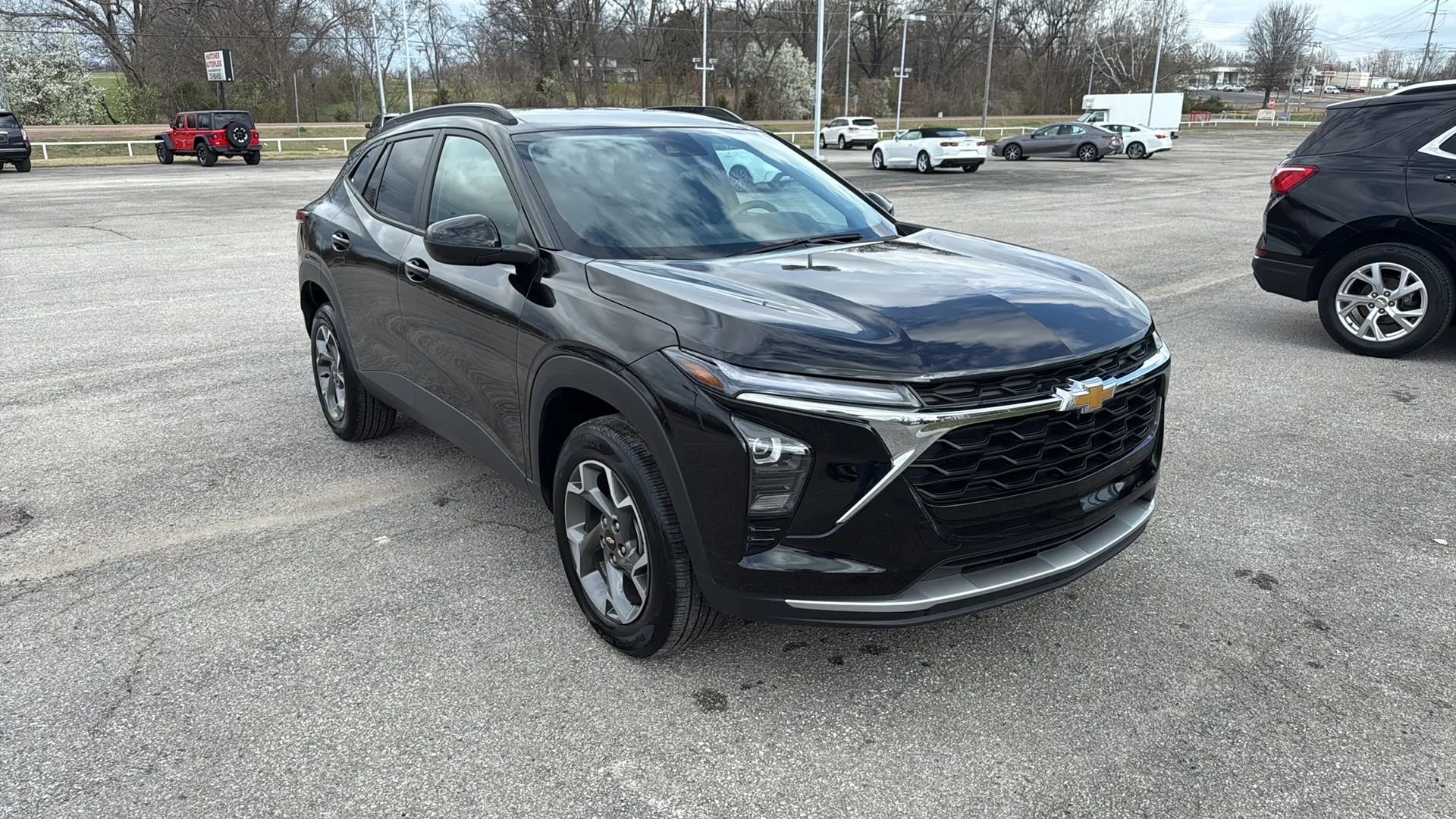 Used 2025 Chevrolet Trax LT FWD image 7
