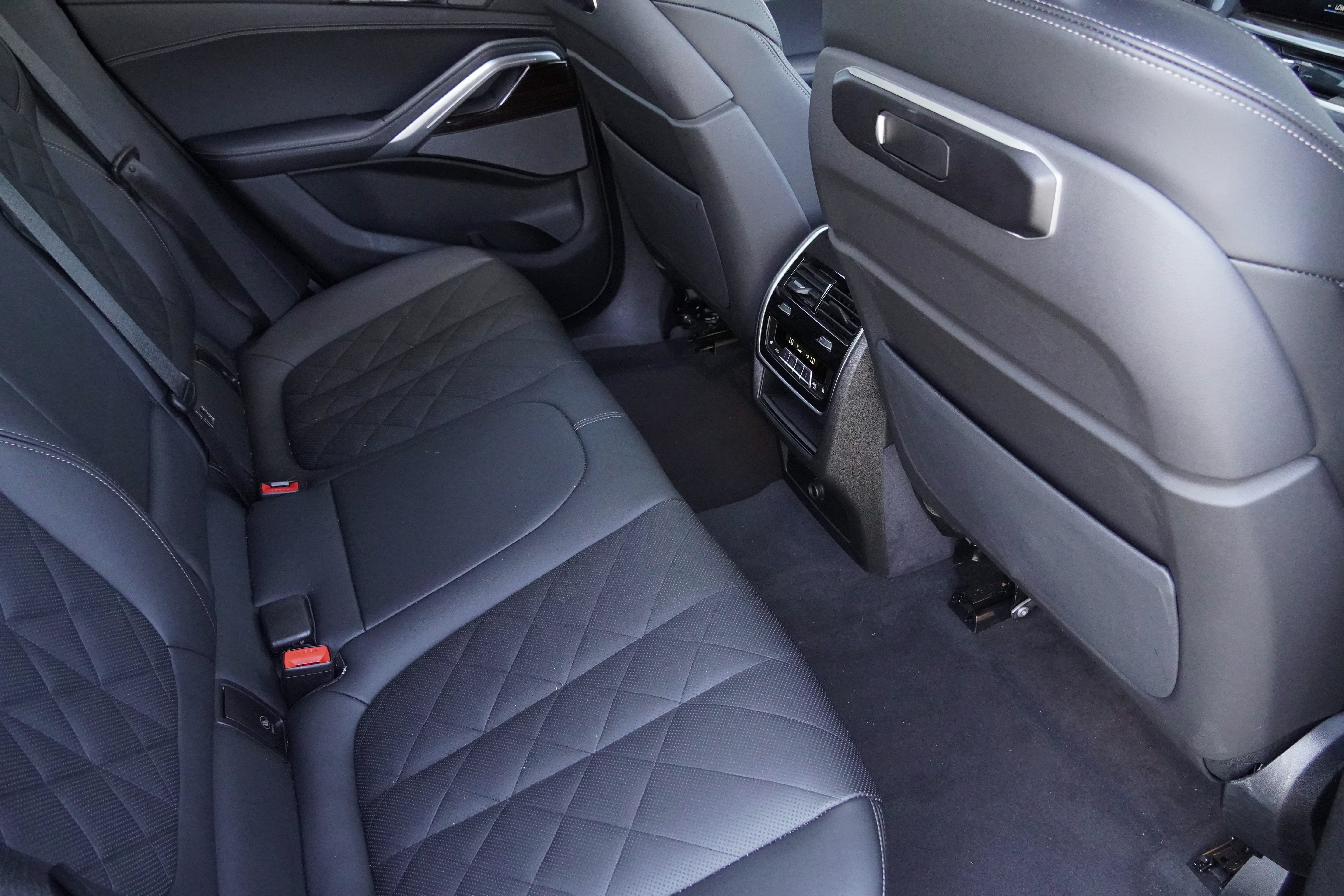 Certified 2026 BMW X6 xDrive40i AWD/4WD image 35