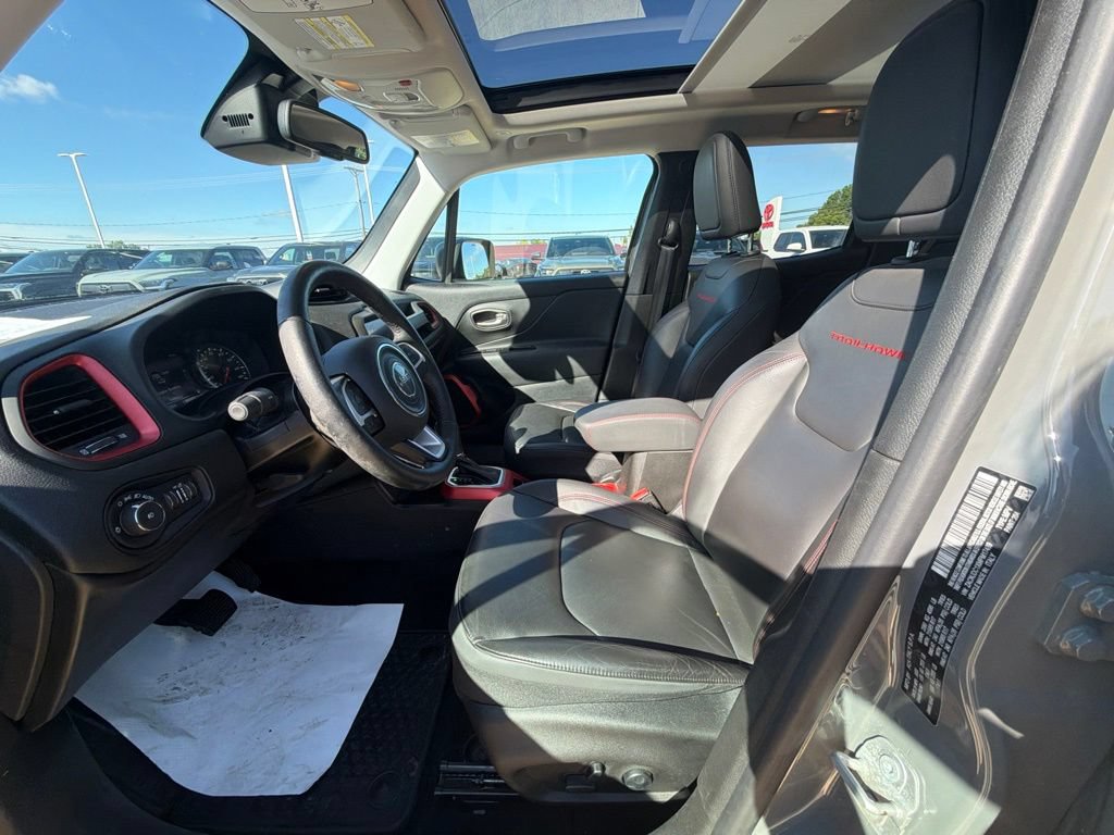 Used 2021 Jeep Renegade Trailhawk w/ Sun & Sound Group AWD/4WD image 9