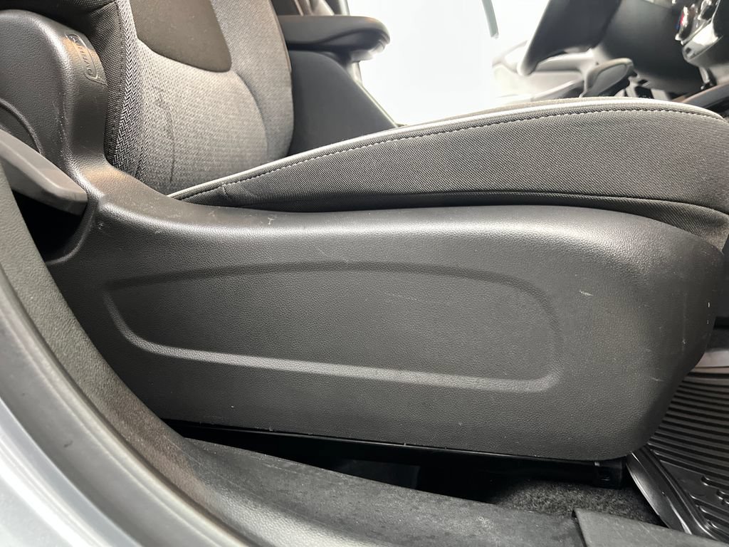 Used 2025 Chevrolet TrailBlazer LT AWD/4WD image 29