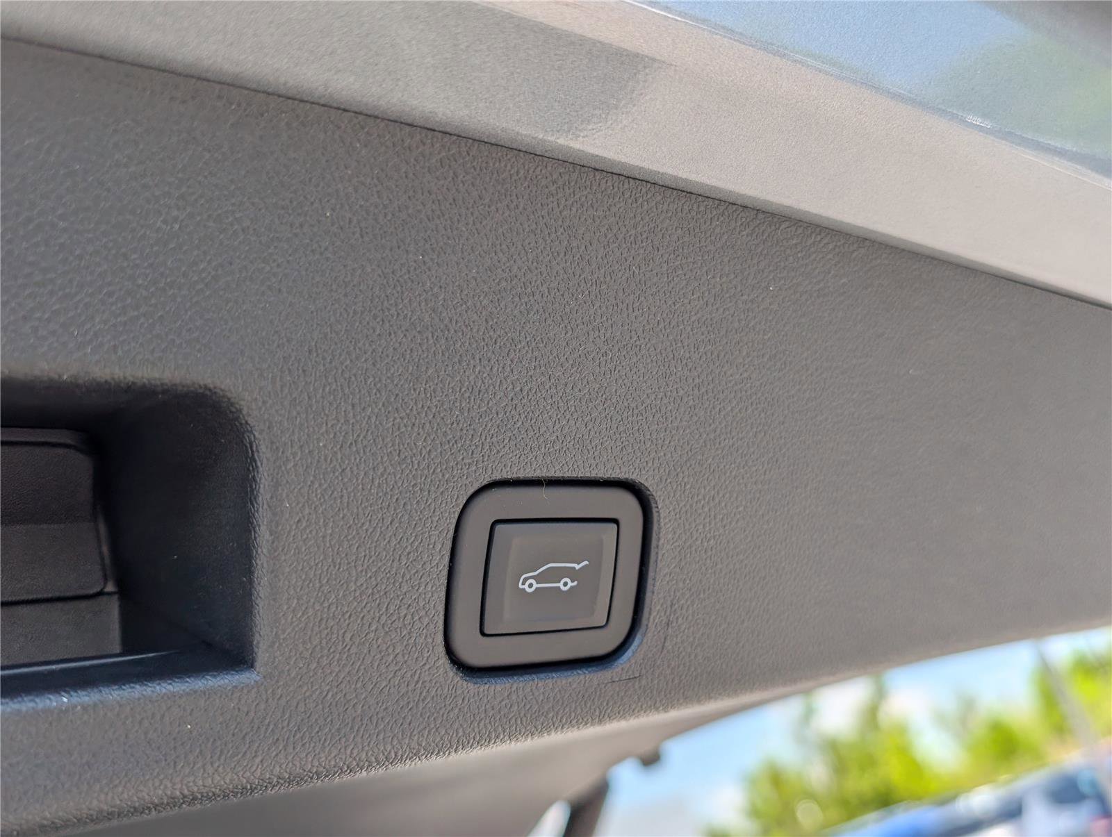 New 2026 Chevrolet Traverse Z71 w/ Driver Confidence Package AWD/4WD image 11