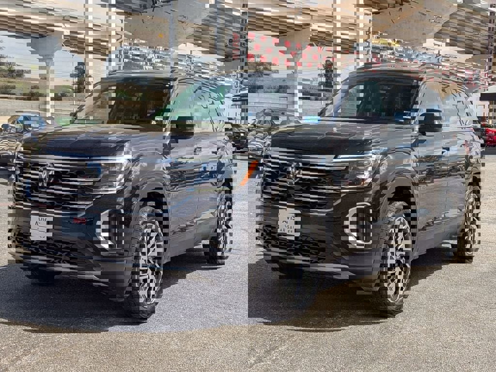 Used 2025 Volkswagen Atlas SE