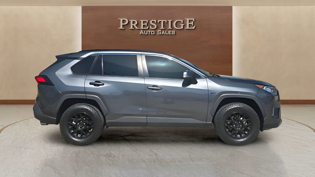 Used 2021 Toyota RAV4 XLE image 2