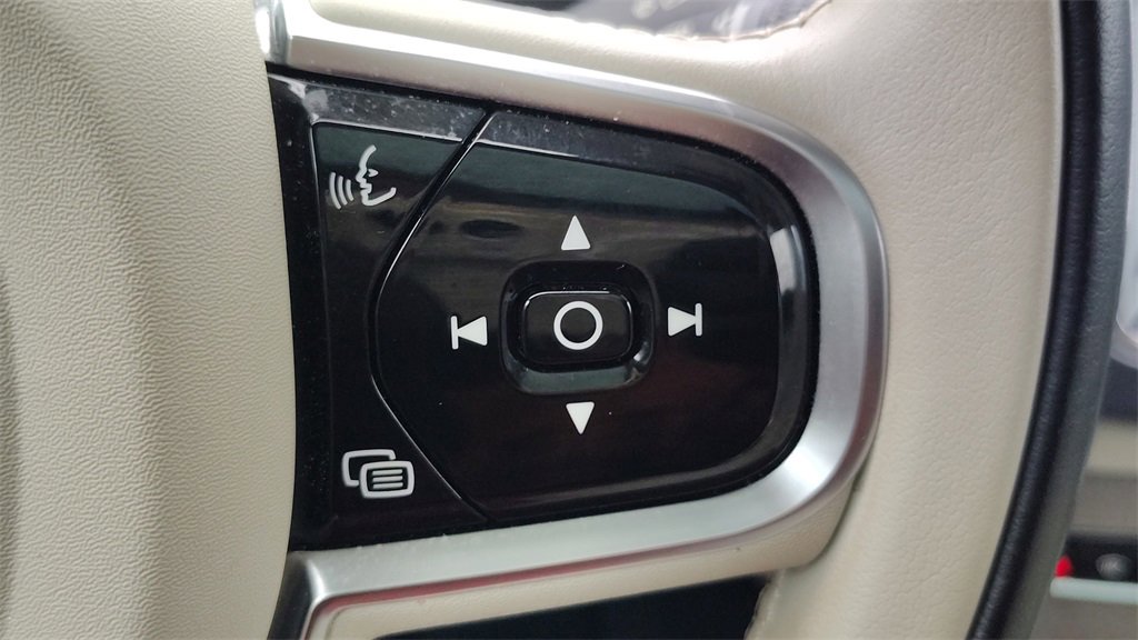 Certified 2023 Volvo XC90 B6 Plus image 16