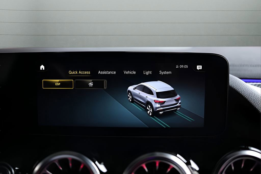 Used 2018 Mercedes-Benz GLA 45 AMG 4MATIC image 43