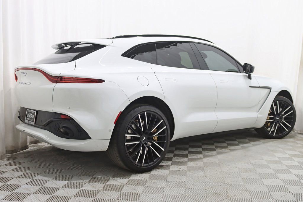 Used 2023 Aston Martin DBX image 9