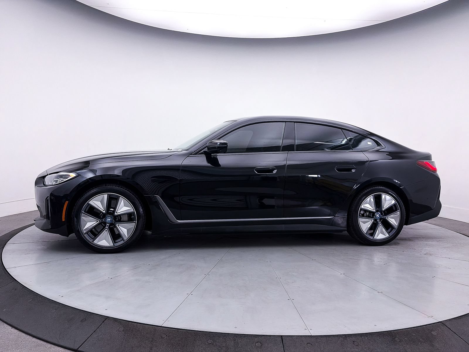 Used 2023 BMW i4 eDrive35 w/ Premium Package RWD image 42