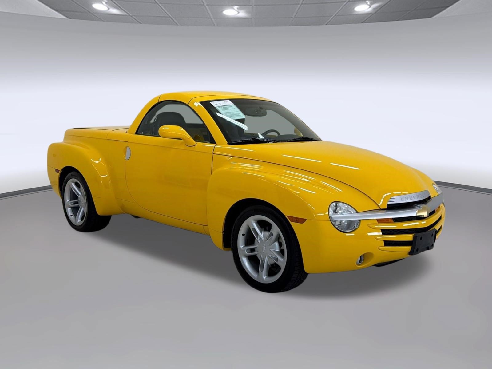 Used 2004 Chevrolet SSR w/ Preferred Equipment Group RWD image 7