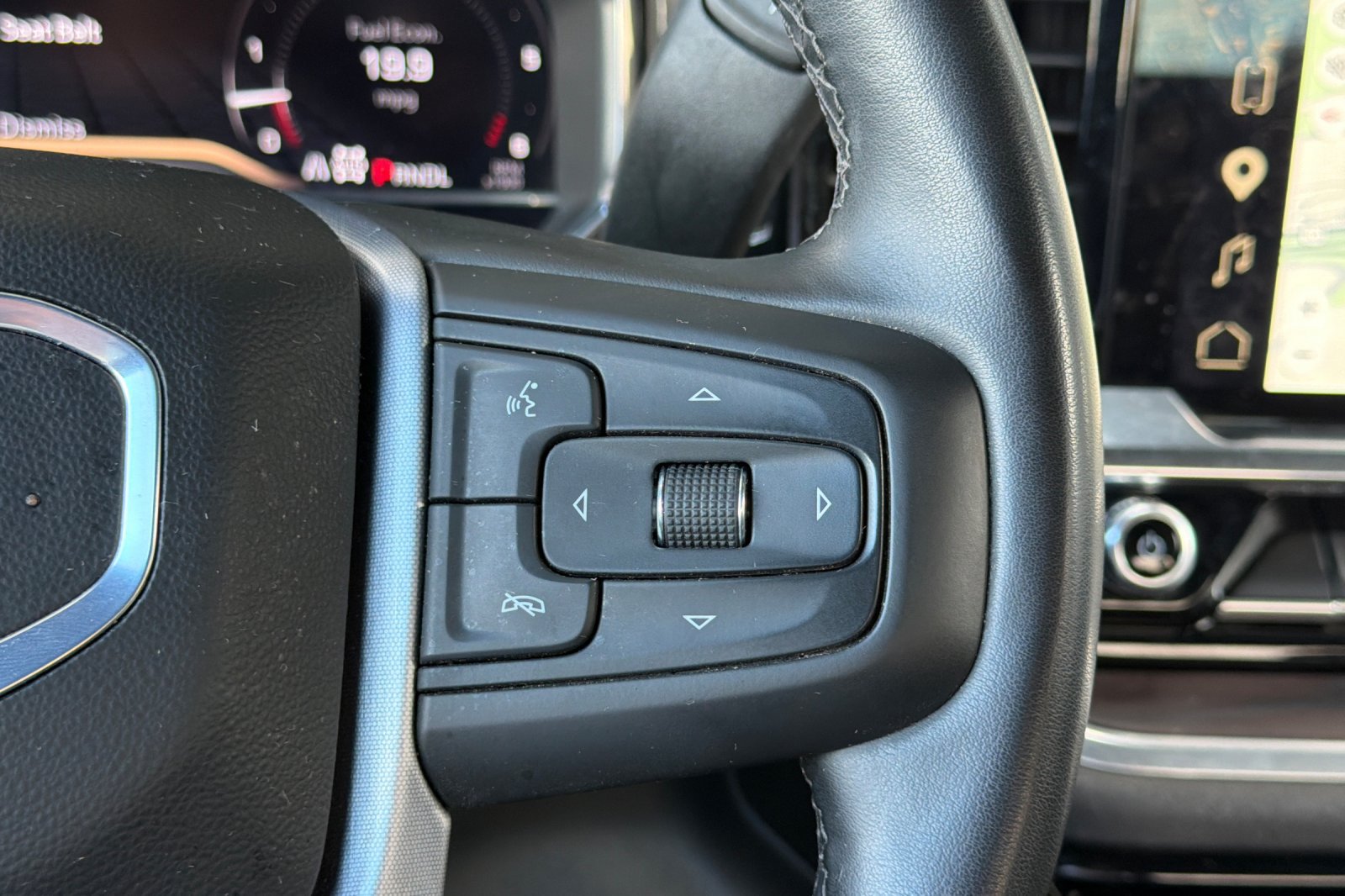 Used 2025 GMC Sierra 1500 SLT AWD/4WD image 30