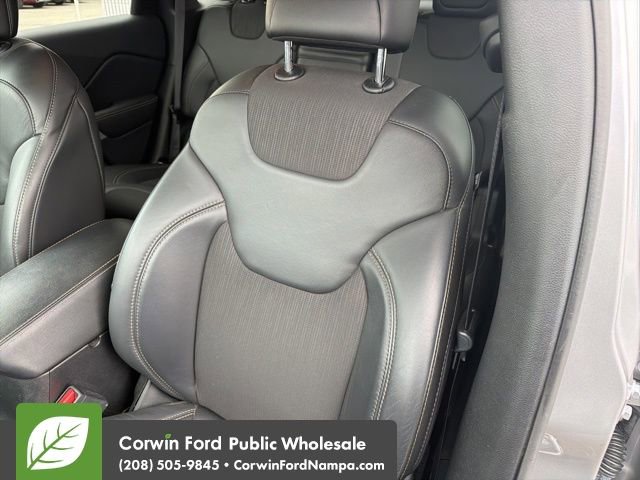 Used 2018 Jeep Cherokee Latitude Plus w/ Cold Weather Group image 23