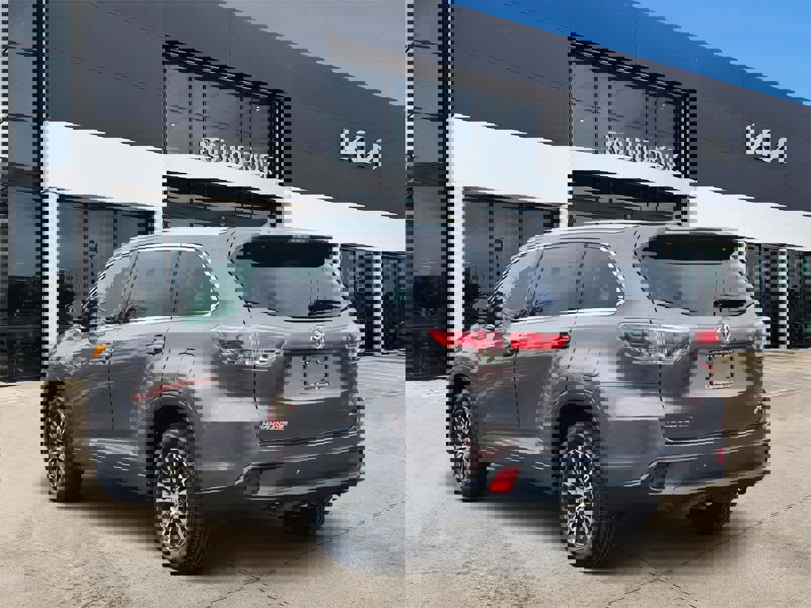 Used 2016 Toyota Highlander XLE image 6