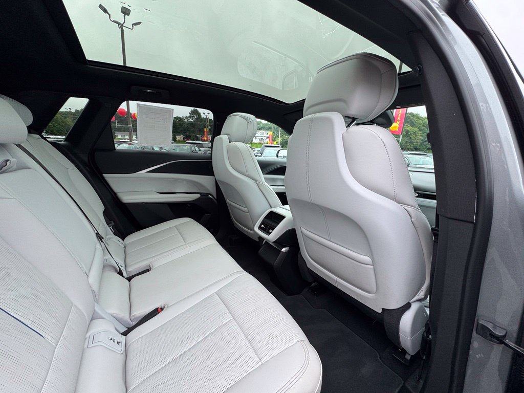 Used 2025 Cadillac Lyriq Sport AWD/4WD image 28