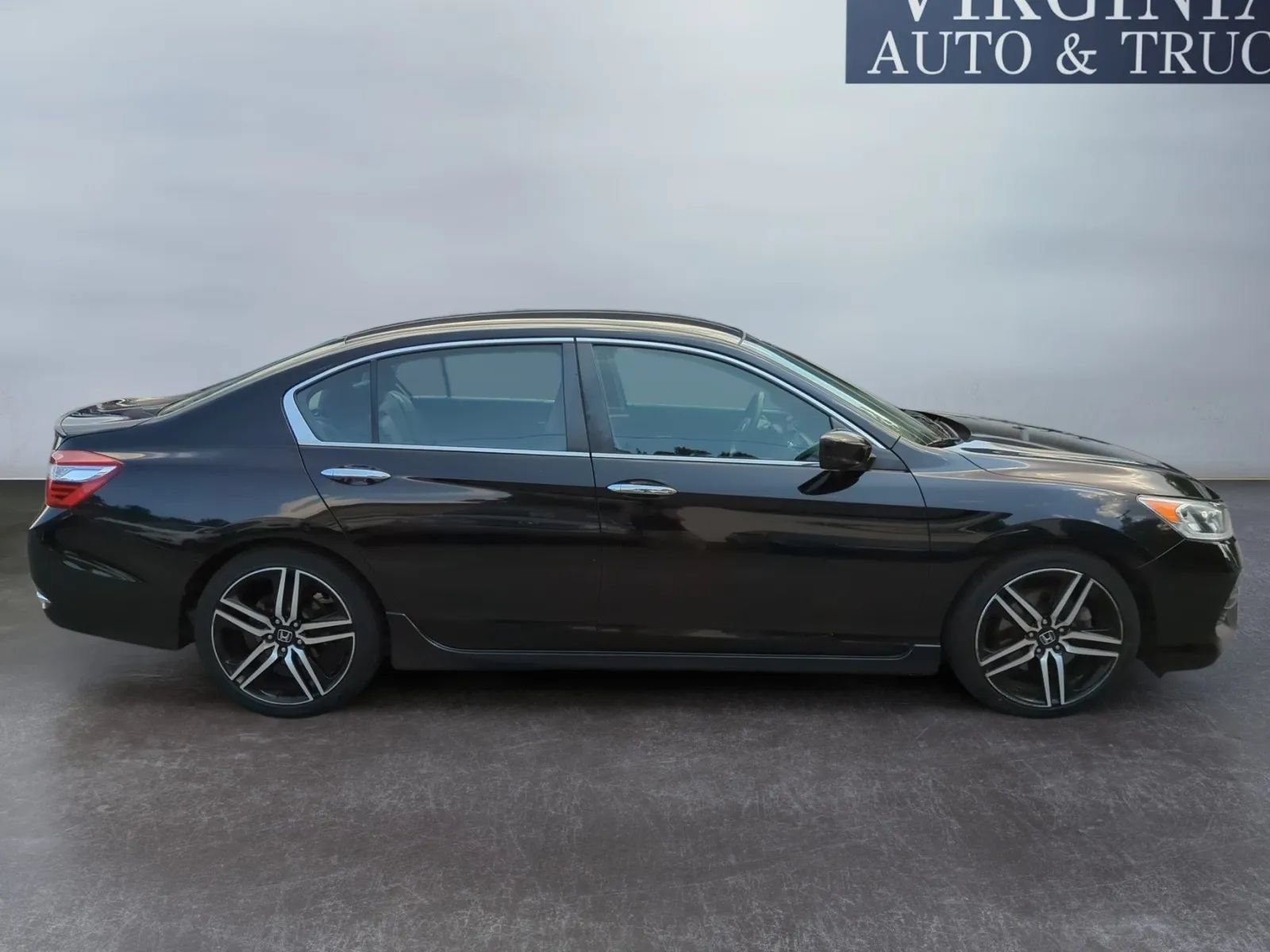 Used 2017 Honda Accord Sport Special Edition image 6