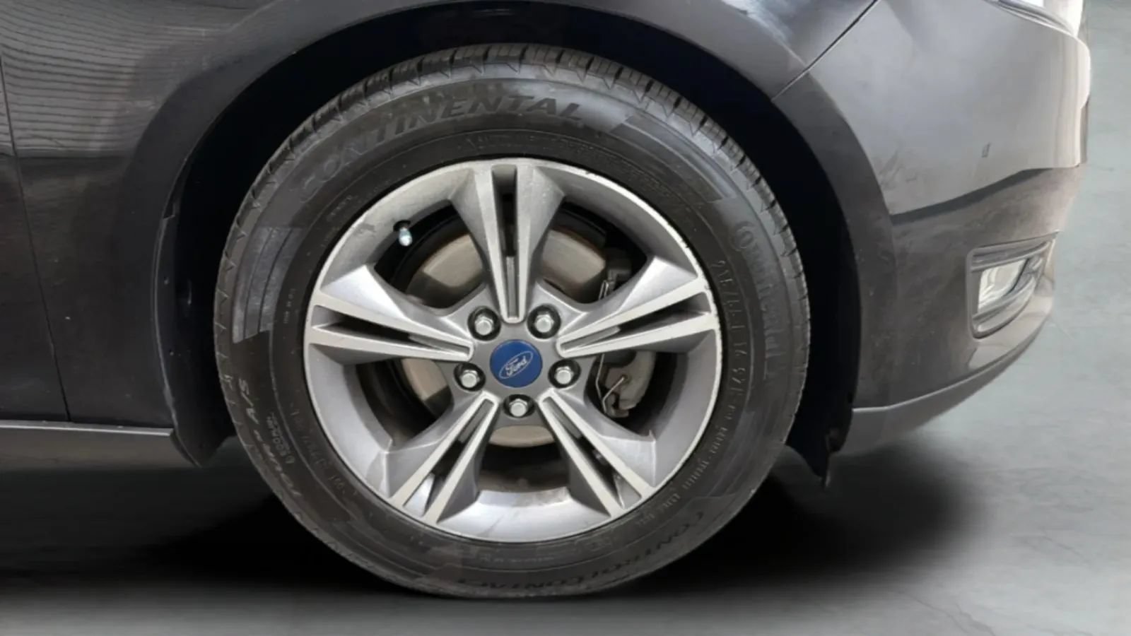 Used 2018 Ford Focus SE w/ SE Appearance Package FWD image 23