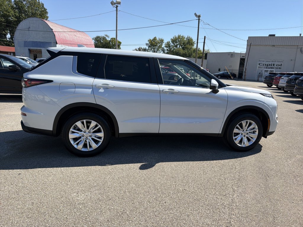 New 2026 Mitsubishi Outlander ES AWD/4WD image 2